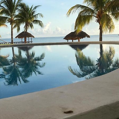 Front Beach Private Room With Shared Bathroom Cancún Exterior foto