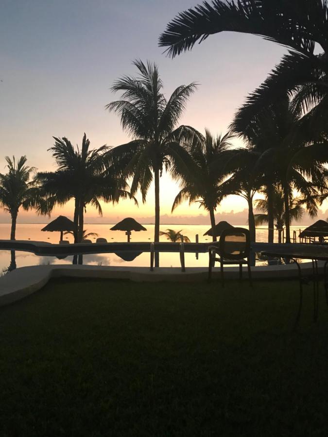 Front Beach Private Room With Shared Bathroom Cancún Exterior foto