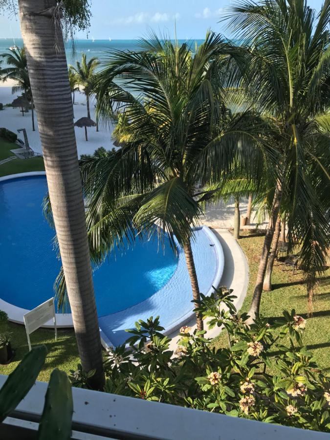 Front Beach Private Room With Shared Bathroom Cancún Exterior foto