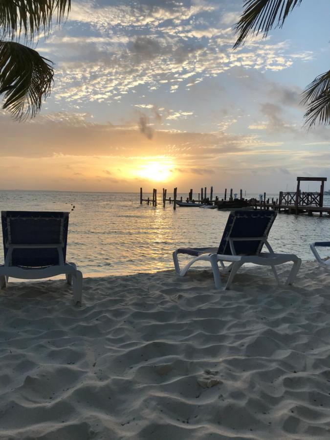 Front Beach Private Room With Shared Bathroom Cancún Exterior foto