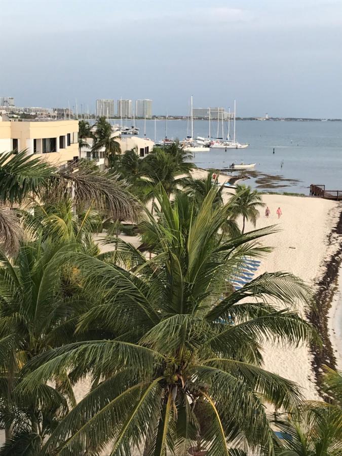 Front Beach Private Room With Shared Bathroom Cancún Exterior foto