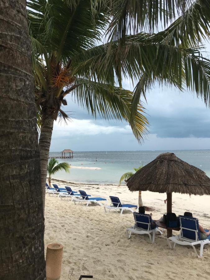 Front Beach Private Room With Shared Bathroom Cancún Exterior foto