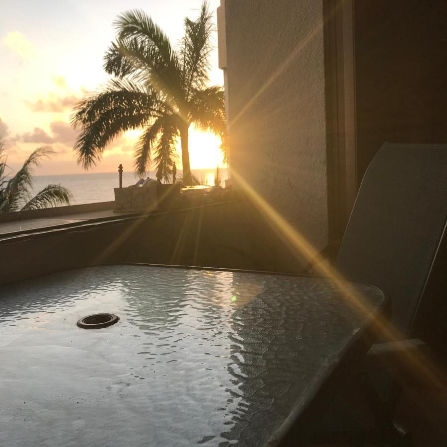Front Beach Private Room With Shared Bathroom Cancún Exterior foto