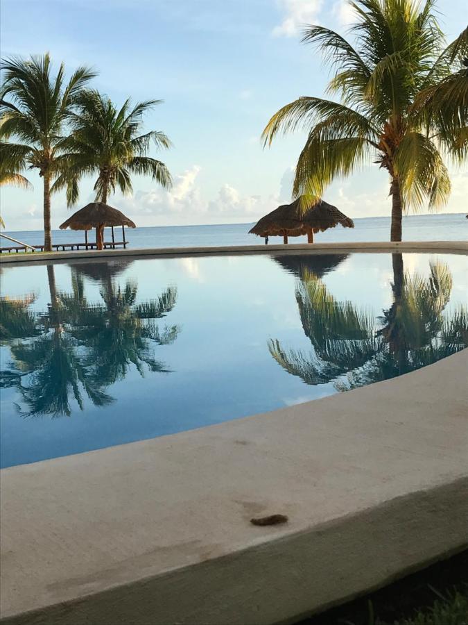 Front Beach Private Room With Shared Bathroom Cancún Exterior foto