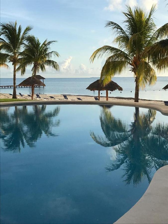 Front Beach Private Room With Shared Bathroom Cancún Exterior foto