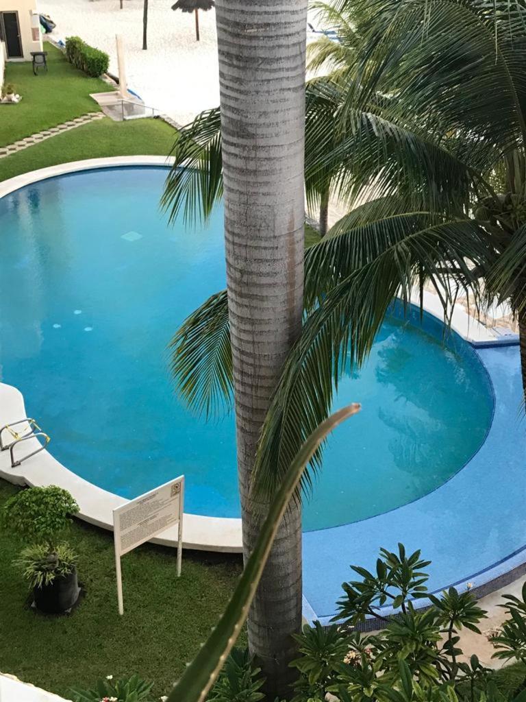 Front Beach Private Room With Shared Bathroom Cancún Exterior foto