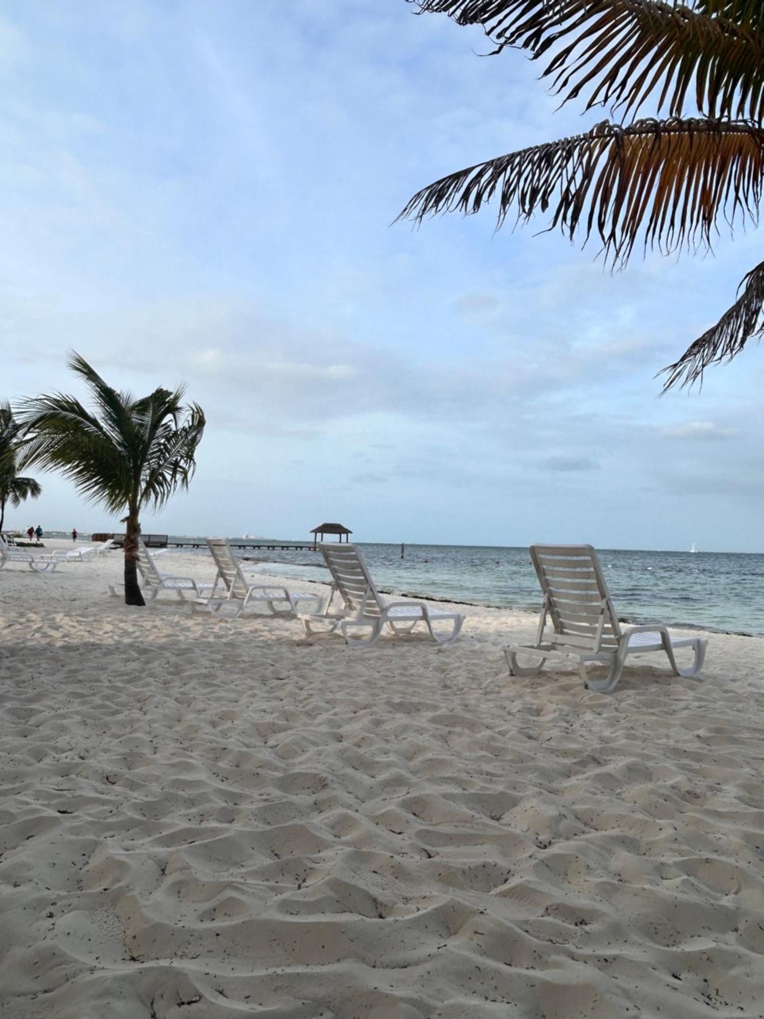 Front Beach Private Room With Shared Bathroom Cancún Exterior foto