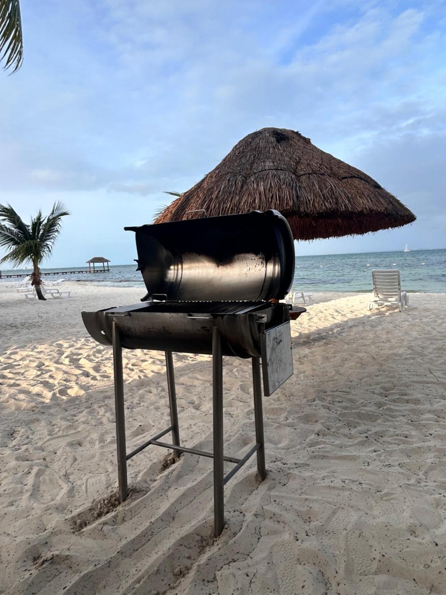 Front Beach Private Room With Shared Bathroom Cancún Exterior foto