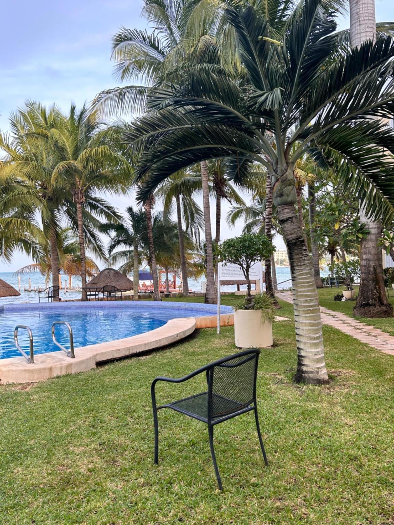 Front Beach Private Room With Shared Bathroom Cancún Exterior foto