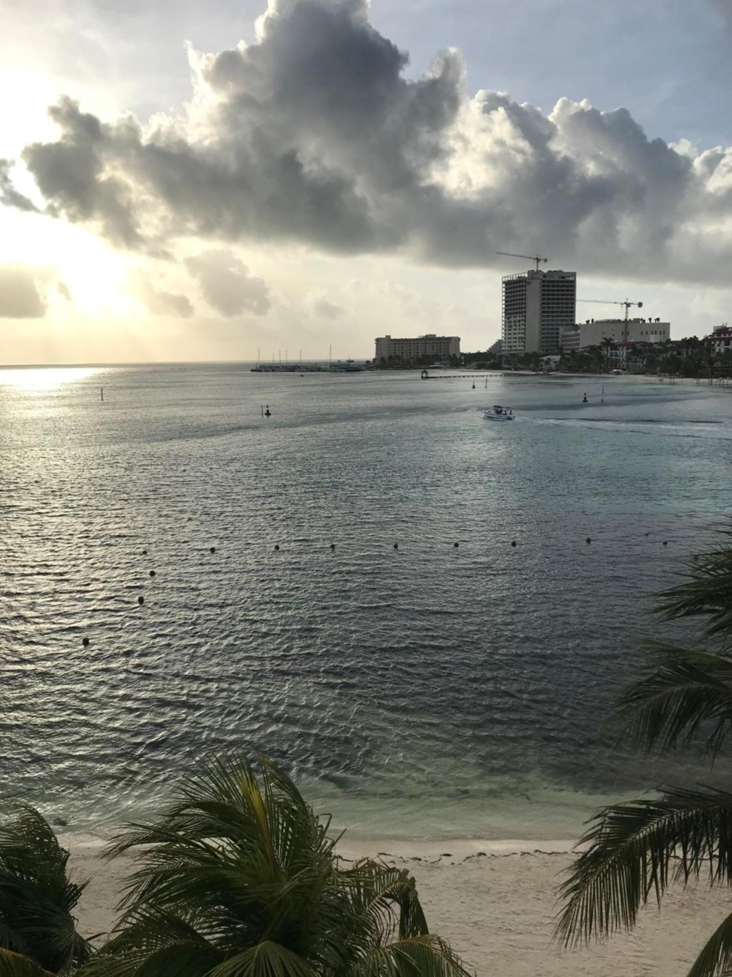 Front Beach Private Room With Shared Bathroom Cancún Exterior foto