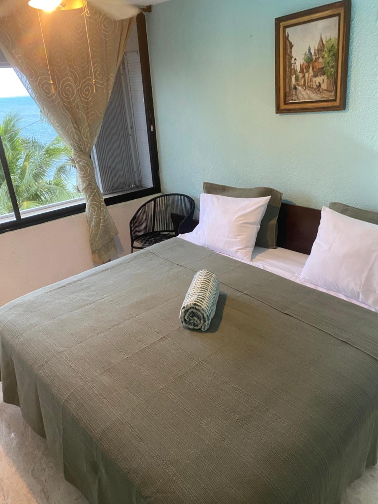 Front Beach Private Room With Shared Bathroom Cancún Exterior foto