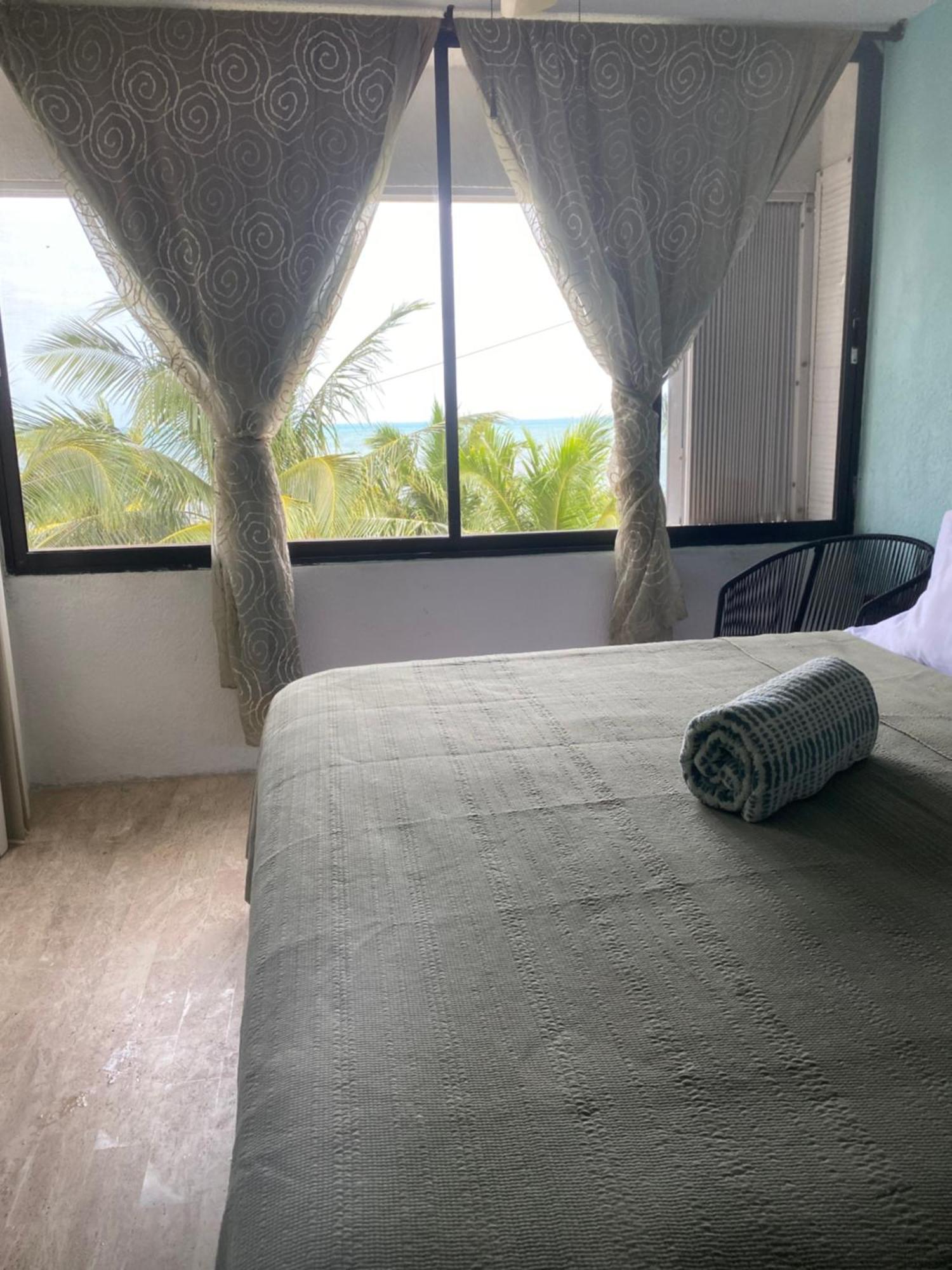 Front Beach Private Room With Shared Bathroom Cancún Exterior foto