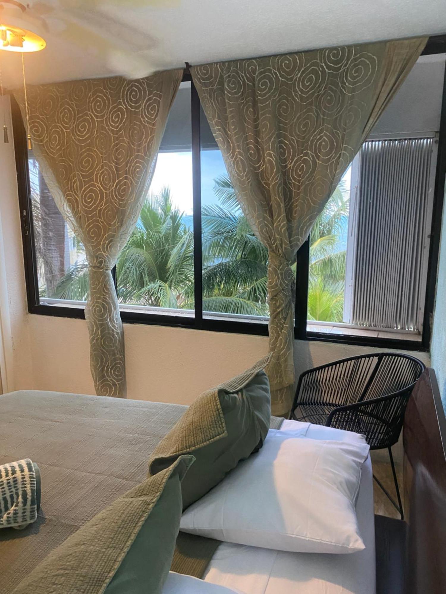 Front Beach Private Room With Shared Bathroom Cancún Exterior foto