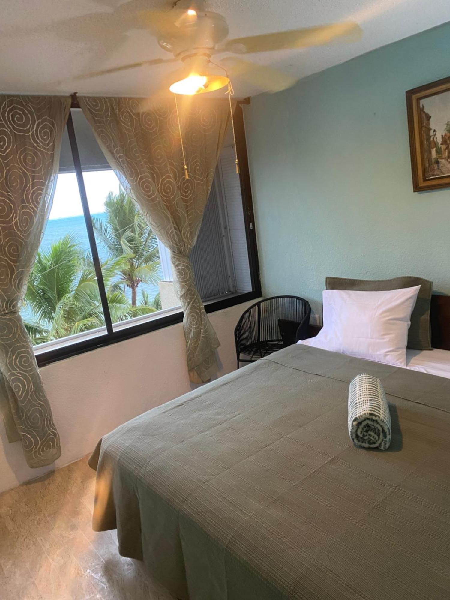 Front Beach Private Room With Shared Bathroom Cancún Exterior foto