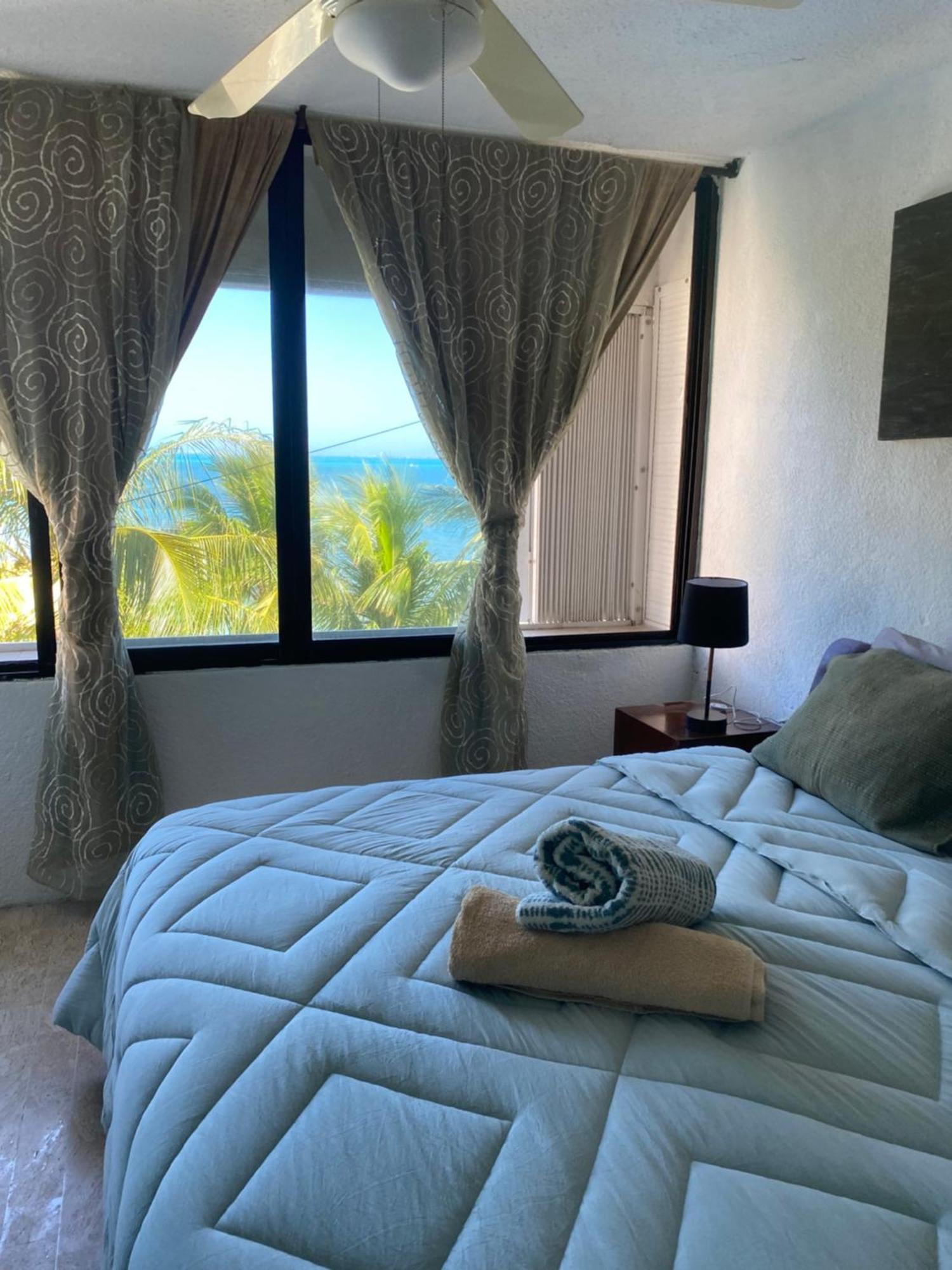 Front Beach Private Room With Shared Bathroom Cancún Exterior foto