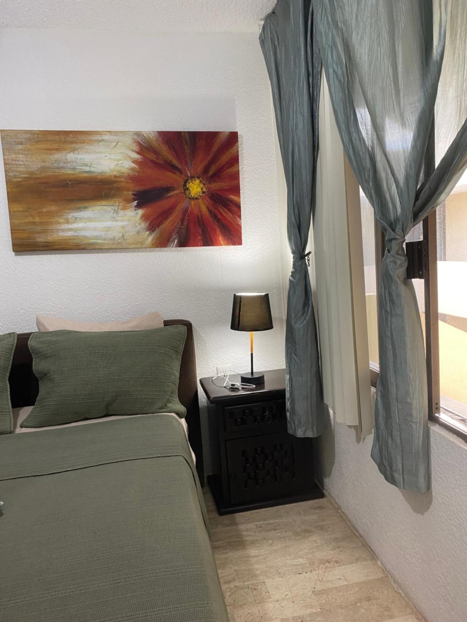 Front Beach Private Room With Shared Bathroom Cancún Exterior foto