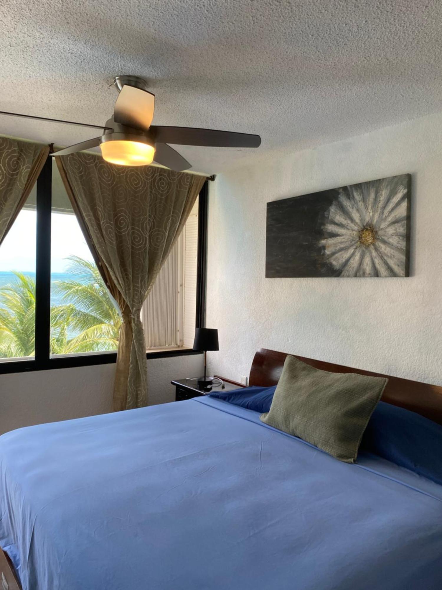 Front Beach Private Room With Shared Bathroom Cancún Exterior foto