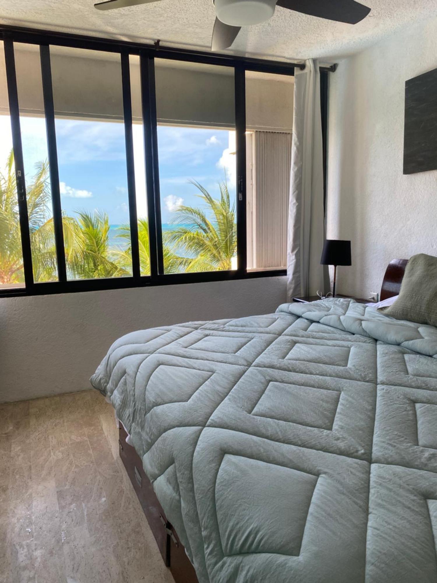Front Beach Private Room With Shared Bathroom Cancún Exterior foto