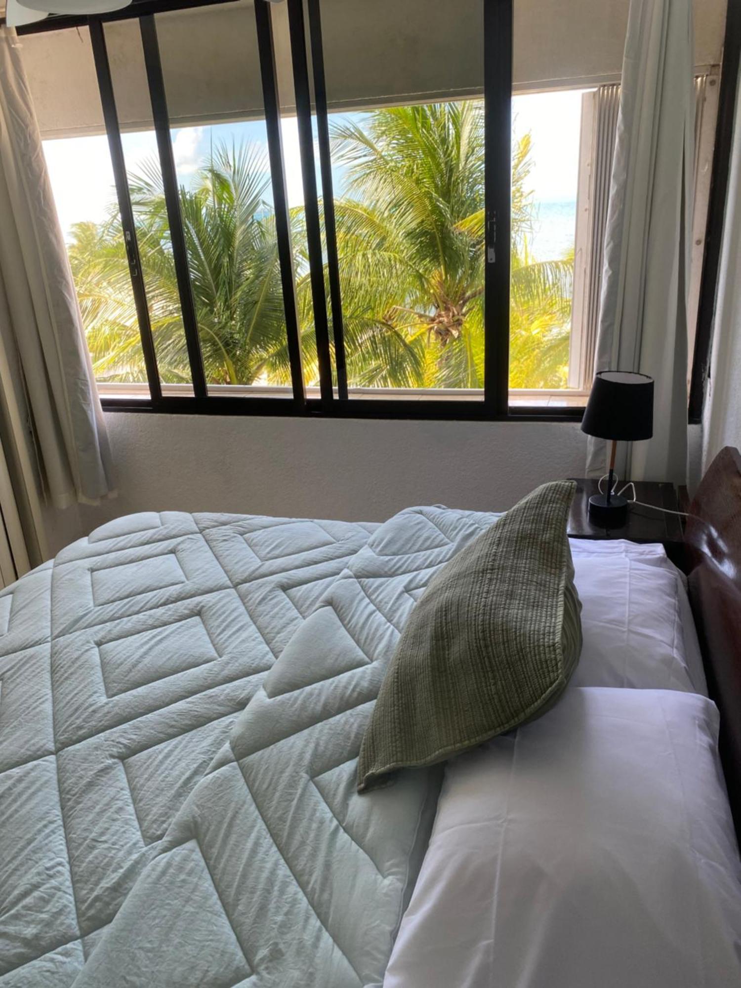 Front Beach Private Room With Shared Bathroom Cancún Exterior foto